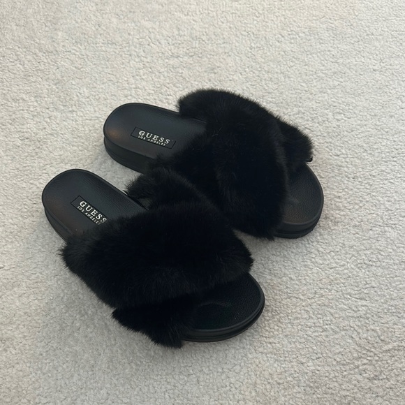 Guess Black Faux Fur Slippers - Picture 1 of 2